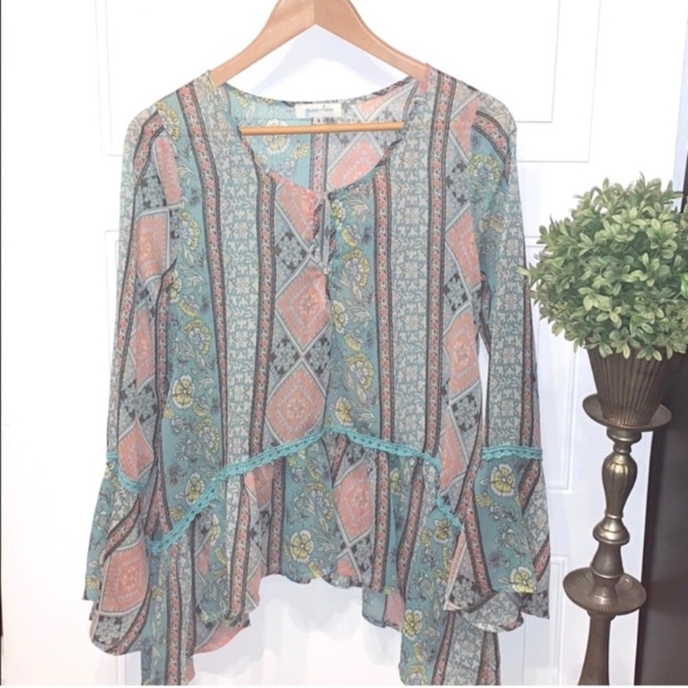 Grace & Lace blouse shark bite ruffled small